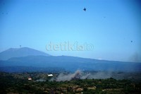     Dalam latiah tersebut, TNI AU mengerahkan sejumlah pesawatnya seperti F-16, pesawat Sukhoi, Super Tucano. Ghazali Dasuqi/detikFoto.