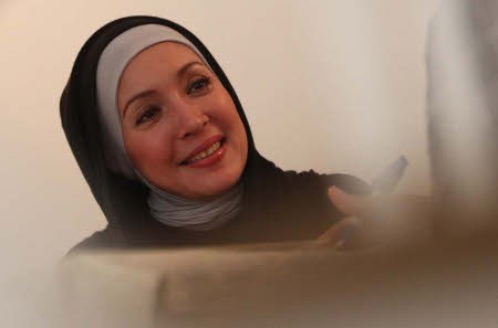 Gagal Main Film Bareng Julia Roberts, Henidar Amroe Berjilbab karena Uje