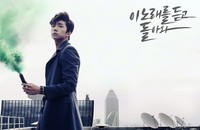 Sama seperti Nichkhun, Wooyoung juga tampil dengan jas panjang. (JYPE)