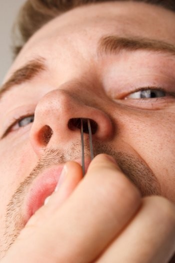 Jangan Ditiru! Orang-orang Ini Sampai Cari Alat Bantu untuk Ngupil