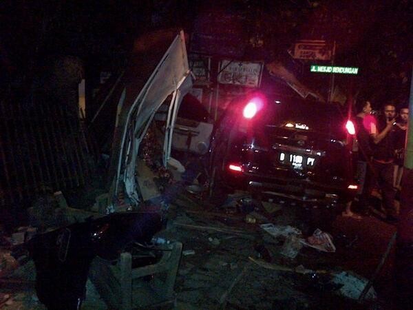 Sopir X-Trail yang Tabrak Warung di Jl Dewi Sartika Terluka Parah Sopir X-Trail yang Tabrak Warung di Jl Dewi Sartika Terluka Parah