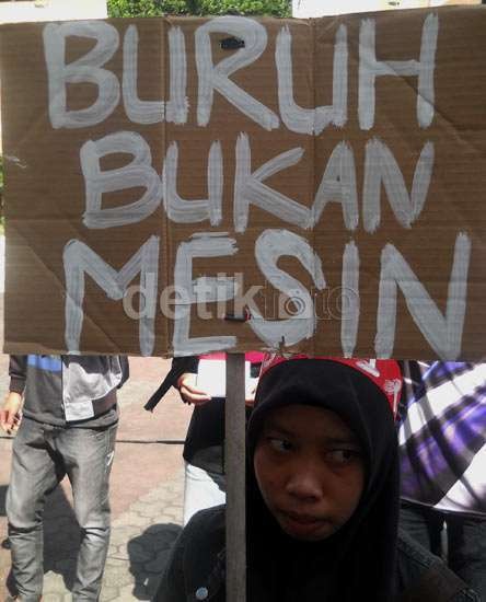 Buruh yang Diperbudak di Tangerang Akhirnya Melepas Rindu Bersama Keluarga