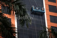 PT Jamsostek menyatakan dalam tahun 2012 setiap hari ada 9 pekerja peserta Jamsostek yang meninggal dunia akibat kecelakaan kerja.