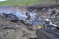 Pesawat tersebut meledak dan terbakar serta menimbulkan lubang di lokasi ledakan. REUTERS/Sabyr Alichiev/Pool.