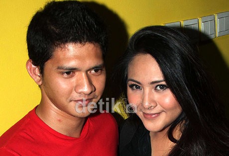 Gelar Pengajian 4 Bulan Kehamilan Audy, Iko Teteskan Air Mata