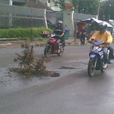 Pemkot Bandung Wajib Pasang Rambu di Jalanan Rusak