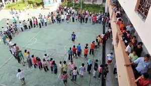 Melihat Antrean Warga Malaysia di TPS