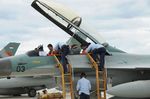 TNI AU Paksa Turun Pesawat Musuh