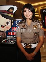 Cantiknya Bripda Esty