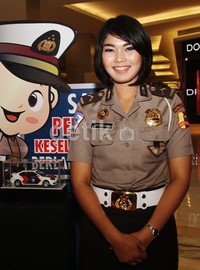 Ia nampak cantik dengan seragam kepolisian lengkap. Gusmun/detikfoto