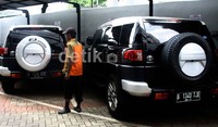  Mobil Kembar' Milik Luthfi & Fathanah yang Disita KPK    Luthfi dan Fathanah sama-sama memiliki mobil jenis FJ Cruiser yang telah disita KPK Jumat (3/5/2013) lalu. Lamhot Aritonang/detikfoto