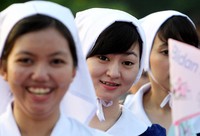 Aksi tersebut dalam rangka memeringati Hari Bidan Sedunia dan diharapkan para bidan di Indonesia dapat semakin bermanfaat dalam membantu proses persalinan. (Silvia Yusra)