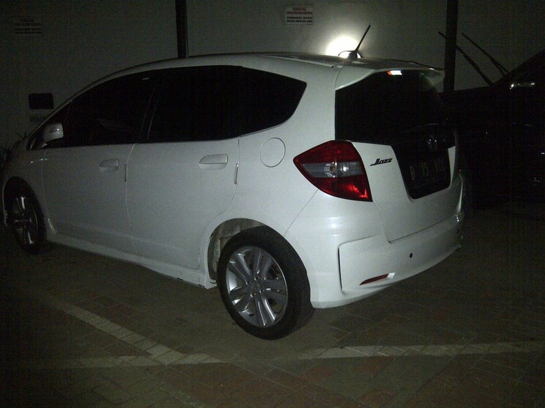 Foto Mobil  Honda  Jazz  Di Malam  Hari 