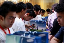 Antrean Panjang Penggila Galaxy S4 di Jakarta