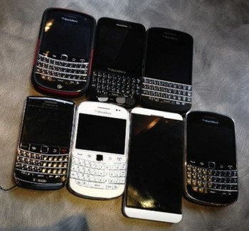     Kabar yang beredar menyebutkan, BlackBerry R10 akan diumumkan pada perhelatan BlackBerry Live di Orlando, Amerika Serikat, pertengahan Mei mendatang. Bocoran spesifikasi dari R10 adalah layar 3.1 inch resolusi 720x720 pixel, kamera 5MP, RAM 2GB, internal memori 8GB dan baterai 1800 mAh. (kredit foto: technobuffalo)