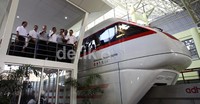 Menteri BUMN Dahlan Iskan meluncurkan  mock up monorel di Kantor Pusat INKA Madiun Jawa Timur.     