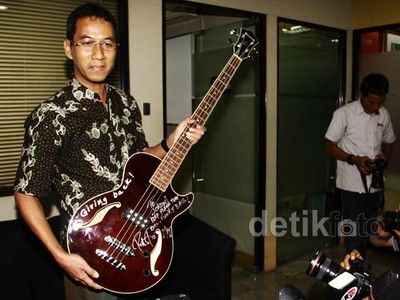 Jokowi Laporkan Gitar Metallica ke KPK