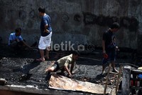 Sebanyak 86 rumah di lima RT ludes terbakar.