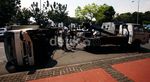Mobil Boks Terbalik di Depan Mabes TNI AD