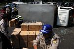 Mobil Boks Terbalik di Depan Mabes TNI AD