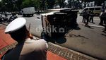 Mobil Boks Terbalik di Depan Mabes TNI AD
