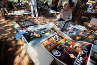 Mulai dari foto, tasbih, peci, gantungan kunci, poster, almanak hingga CD ceramah Ustad Jeffry dijajakan.