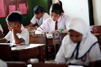 Sebanyak 41.741 siswa SD dan sederajat di Kota Bekasi mengikuti Ujian Nasional (UN).