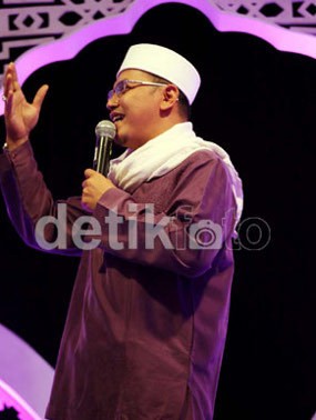 Pengalaman Pahit Uje, Tak Dipercaya Jadi Imam Salat