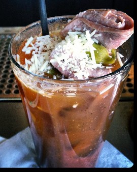Slruup! Mau Cicip Bloody Mary Isi Sushi dan Tiram Mentah?