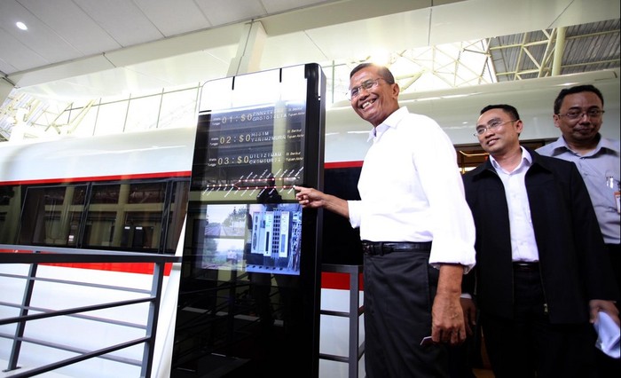 Ini Penampakan Dahlan & Mesin Tiket Otomatis Monorel Jabodetabek