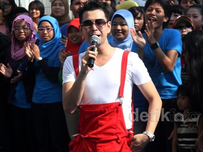 Kostum Imut Raffi Ahmad