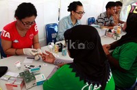 Warga juga melakukan pengecakan gula darah dan asam urat. Lamhot Aaritonang/detikFoto.