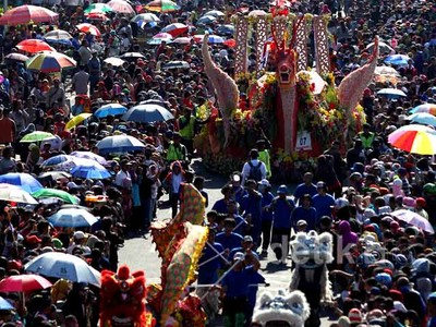 Pawai Budaya Lumpuhkan Jantung Kota Pahlawan