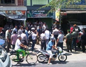 Pintu Bengkel Motor Dilas Tolak Dieksekusi