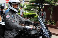 Selama perjalanan, mereka akan menunggangi motor TVS Apache RTR 180 cc.