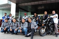 Riza cs akan mengarungi Sumatera selama 50 hari dengan jarak 8.000 km pulang pergi sampai 23 Juni 2013 mendatang.