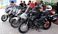 Mereka mengarungi Sumatera selama 50 hari menggunakan TVS Apache RTR 180 cc.