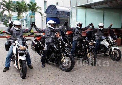 4 Pengendara Eksplorasi 7 Danau Sumatera