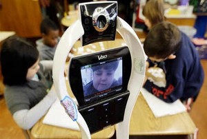 Alergi Parah, Bocah Ini Ke Sekolah Diwakili Robot