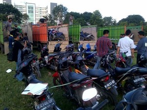 111 Motor Dievakuasi dari Lokasi Bentrok Suporter PSIS & Warga