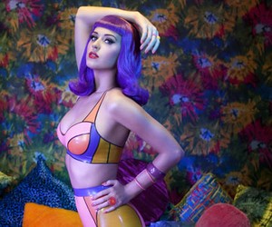 Katy Perry Luncurkan Produk Parfum Ketiganya, Killer Queen