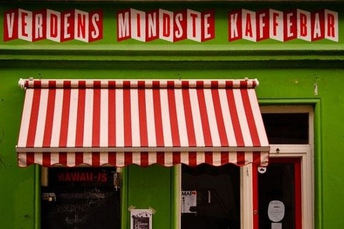 Hotel Terkecil di Dunia, di Atas Cafe Terkecil di Dunia