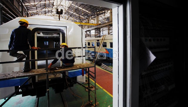 Melonggok Pabrik Kereta Api Madiun