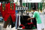 Mengais Rezeki dengan Menjual Baju Si Pitung