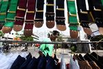 Mengais Rezeki dengan Menjual Baju Si Pitung
