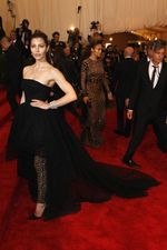 Bertabur Bintang di Red Carpet Met Ball 2013 (II)