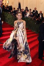Bertabur Bintang di Red Carpet Met Ball 2013 (II)