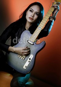 Kali ini, penikmat musik di Tanah Air menyambut kehadiran Maria Aipassa. Yuk, kenalan dengan si cantik ini!