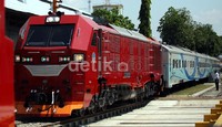  Sedikitnya seluruh Kereta Rel Diesel di seluruh Indonesia keluaran PT INKA persero.     