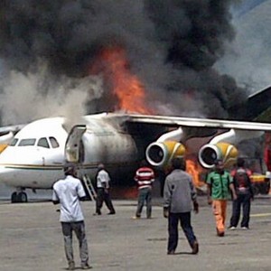 Pesawat Terbakar karena Muatan Drum BBM yang Jatuh dari Forklift